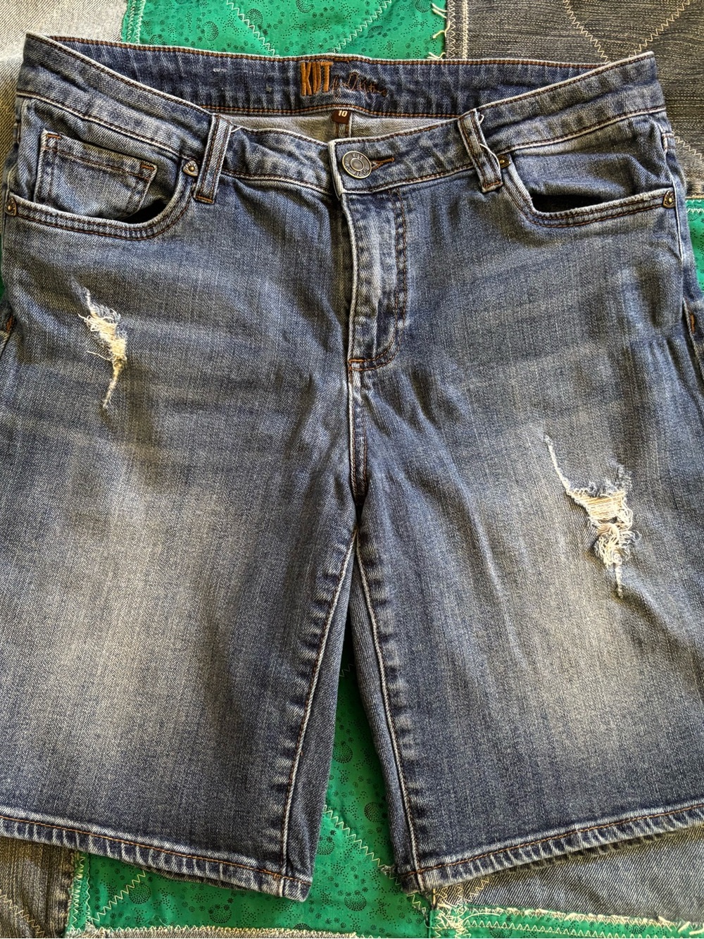 Kut from the Kloth women’s Distressed Denim Shorts - Medium Blue Wash size 10